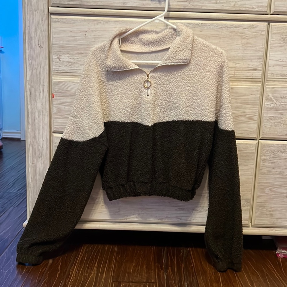 Fluffy quarter zip up